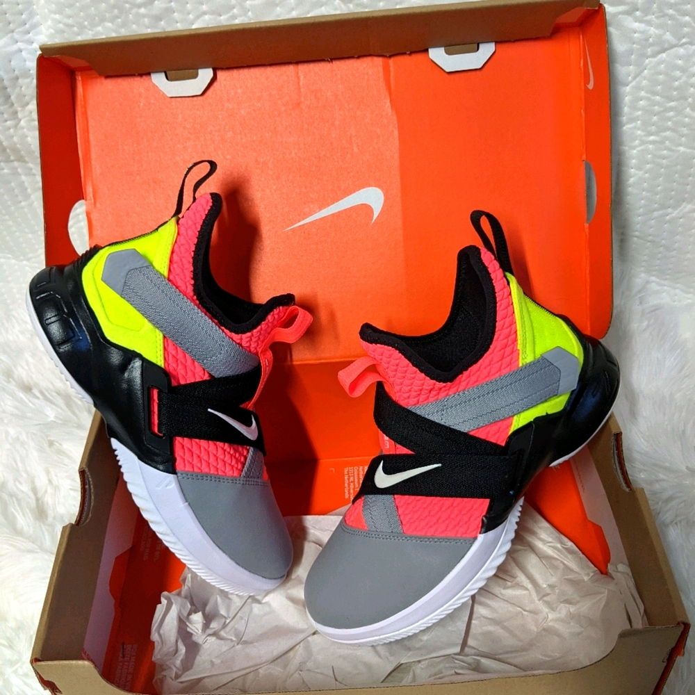 NIKE LEBRON SHOES